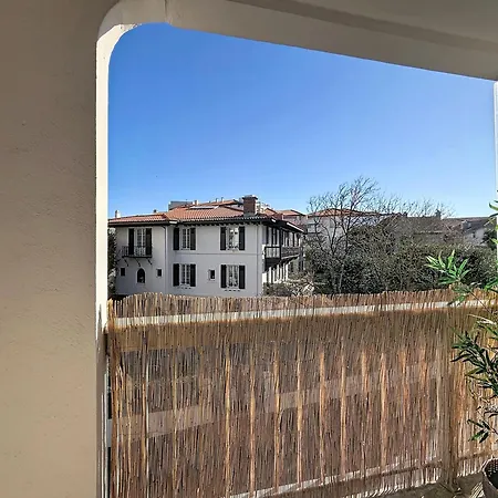 Agreable Grand T2 Confort Au Centre De * Biarritz